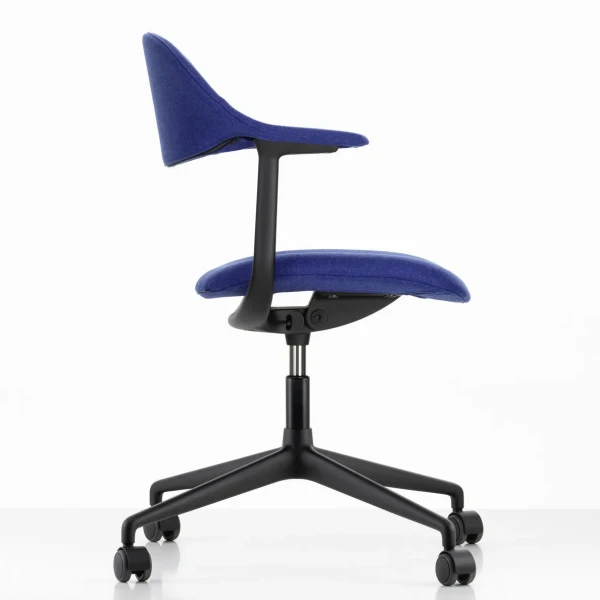 Vitra MYNT chair 4 wheel Cosy 2 Electric Blue Deep Black side kuva