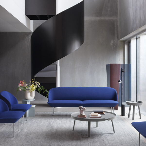 muuto around table grey lifestyle kuva