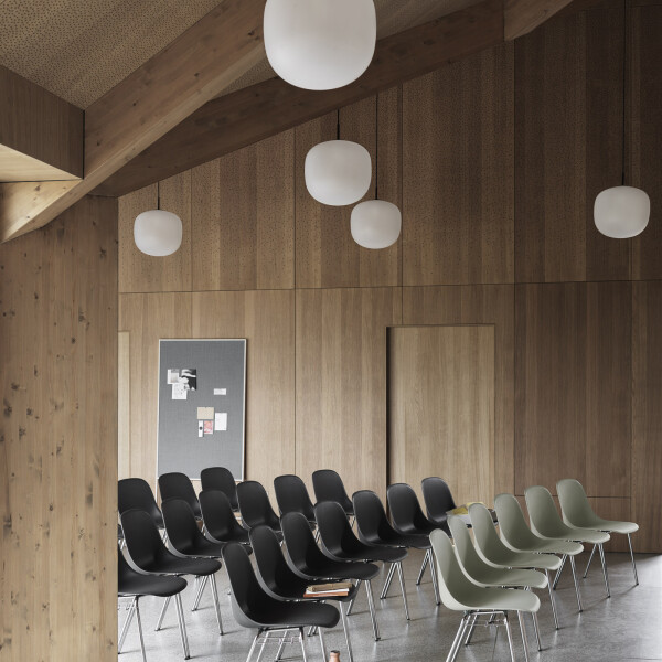 muuto rime pendant 37 black lifestyle image