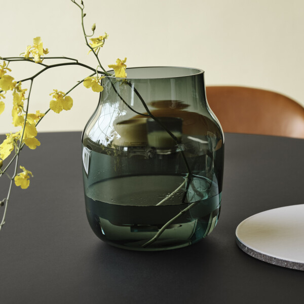 muuto silent vase 20 dark green silent image