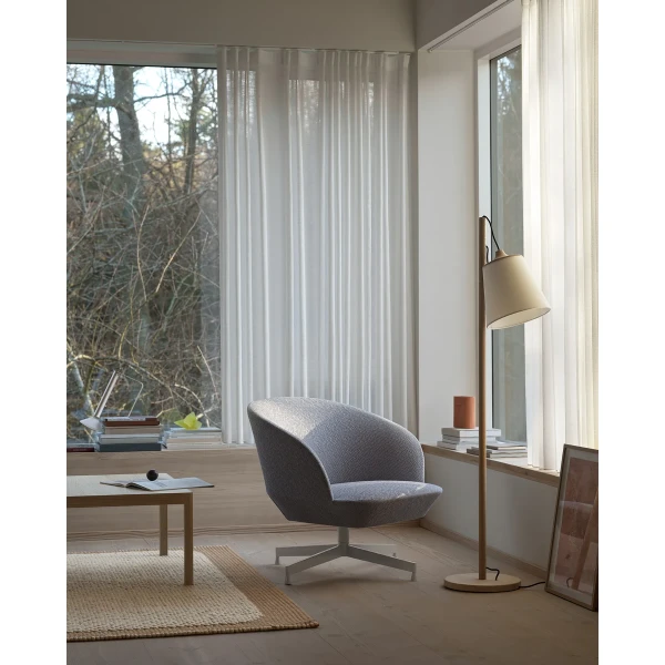 oslo lounge chair swivel grey colline 737 pull lamp workshop coffee table oak pebble rug pale rose muuto org kuva