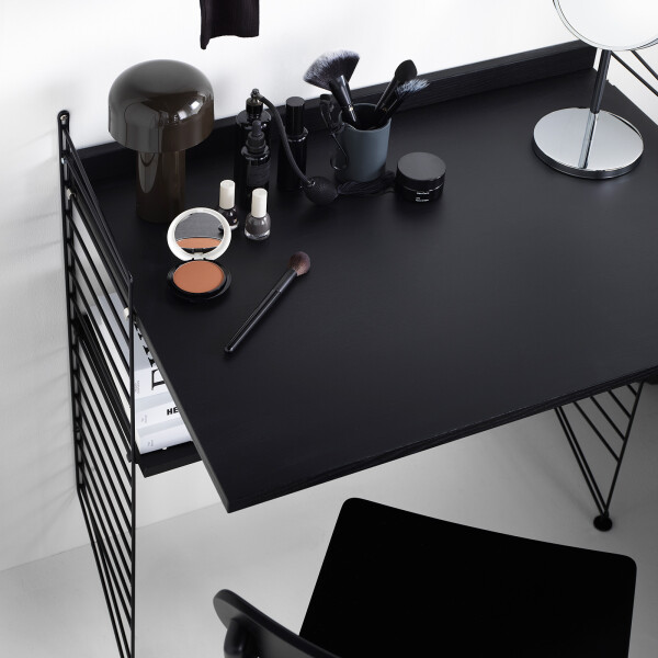 string workspace H black kuva